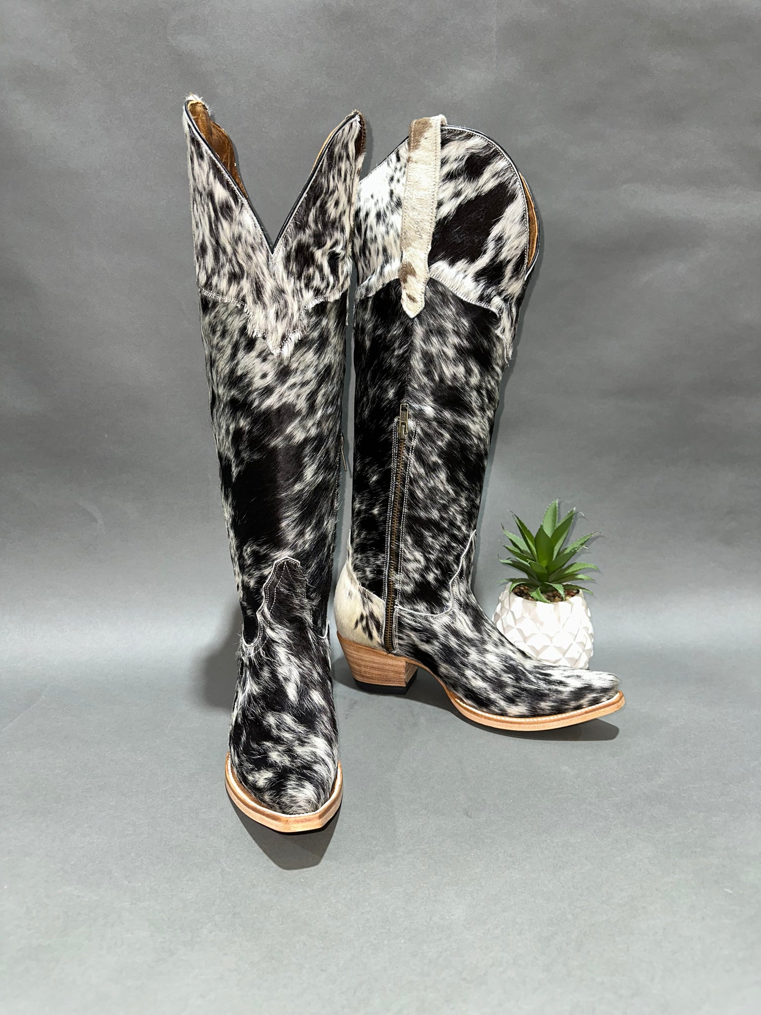 Ruby Tall Cowhide Sz: 8