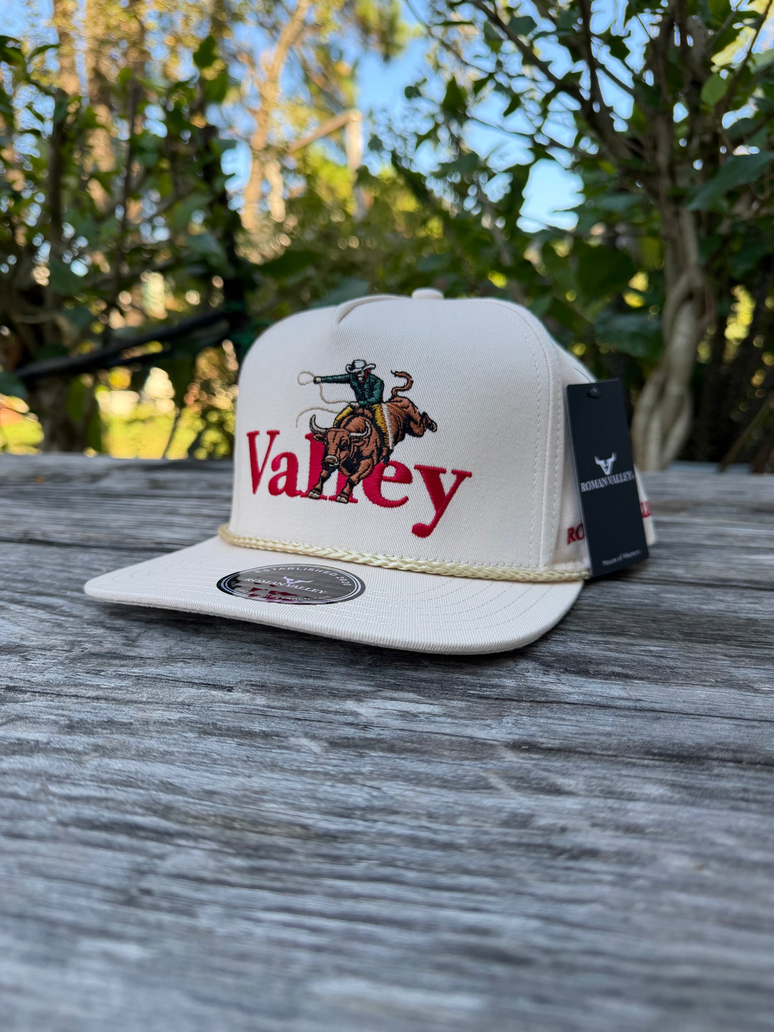 Valley Town Off-White