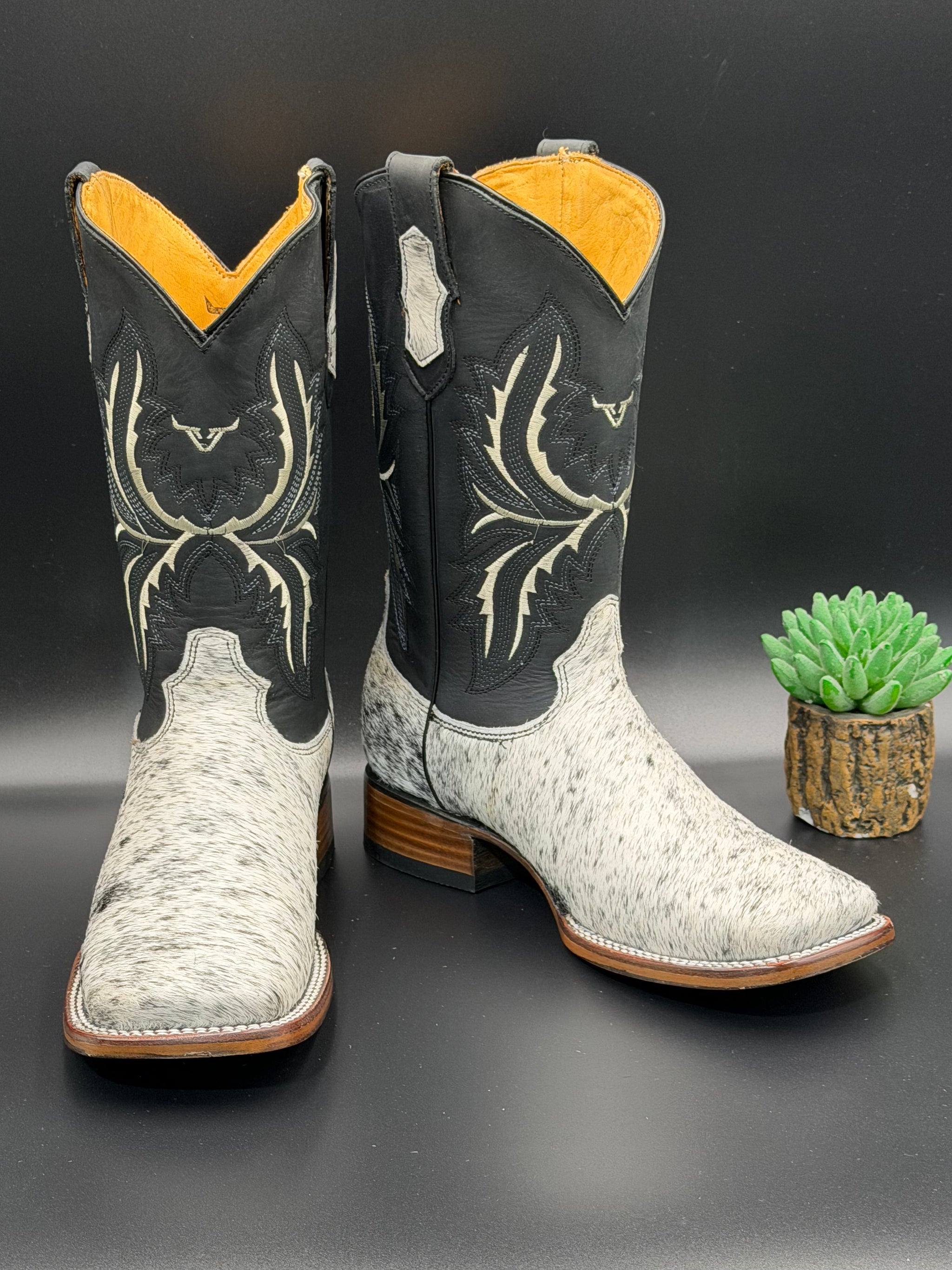 Men Cowhide 7 – Roman Valley Ranch display picture 1