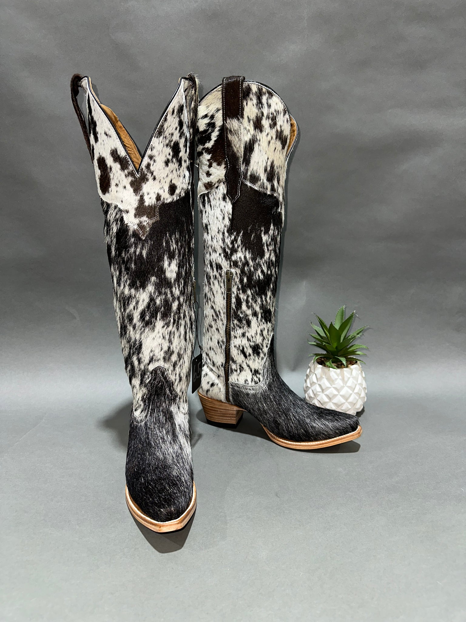 Ruby Tall Cowhide Sz: 6.5