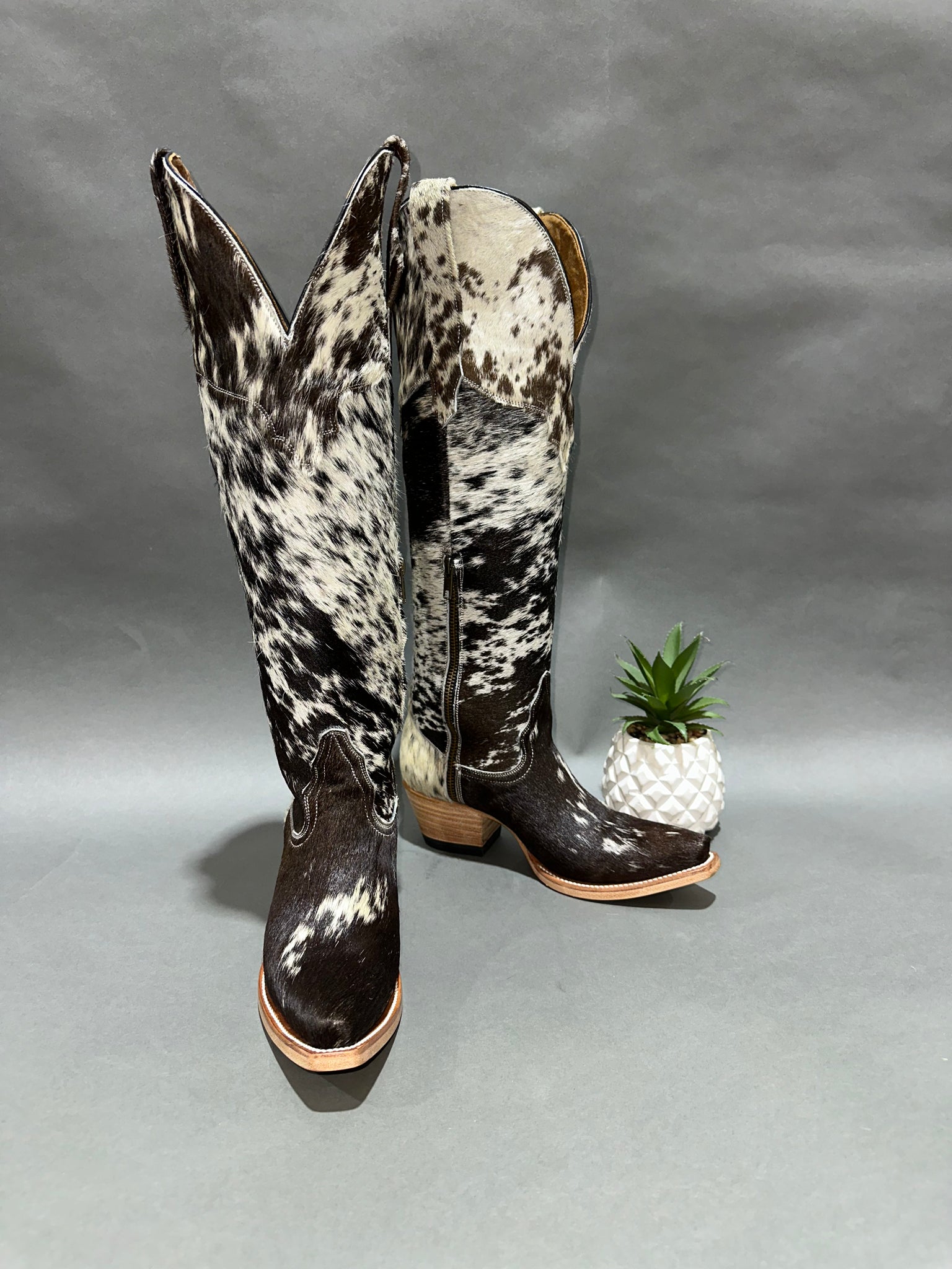 Ruby Tall Cowhide Sz: 7