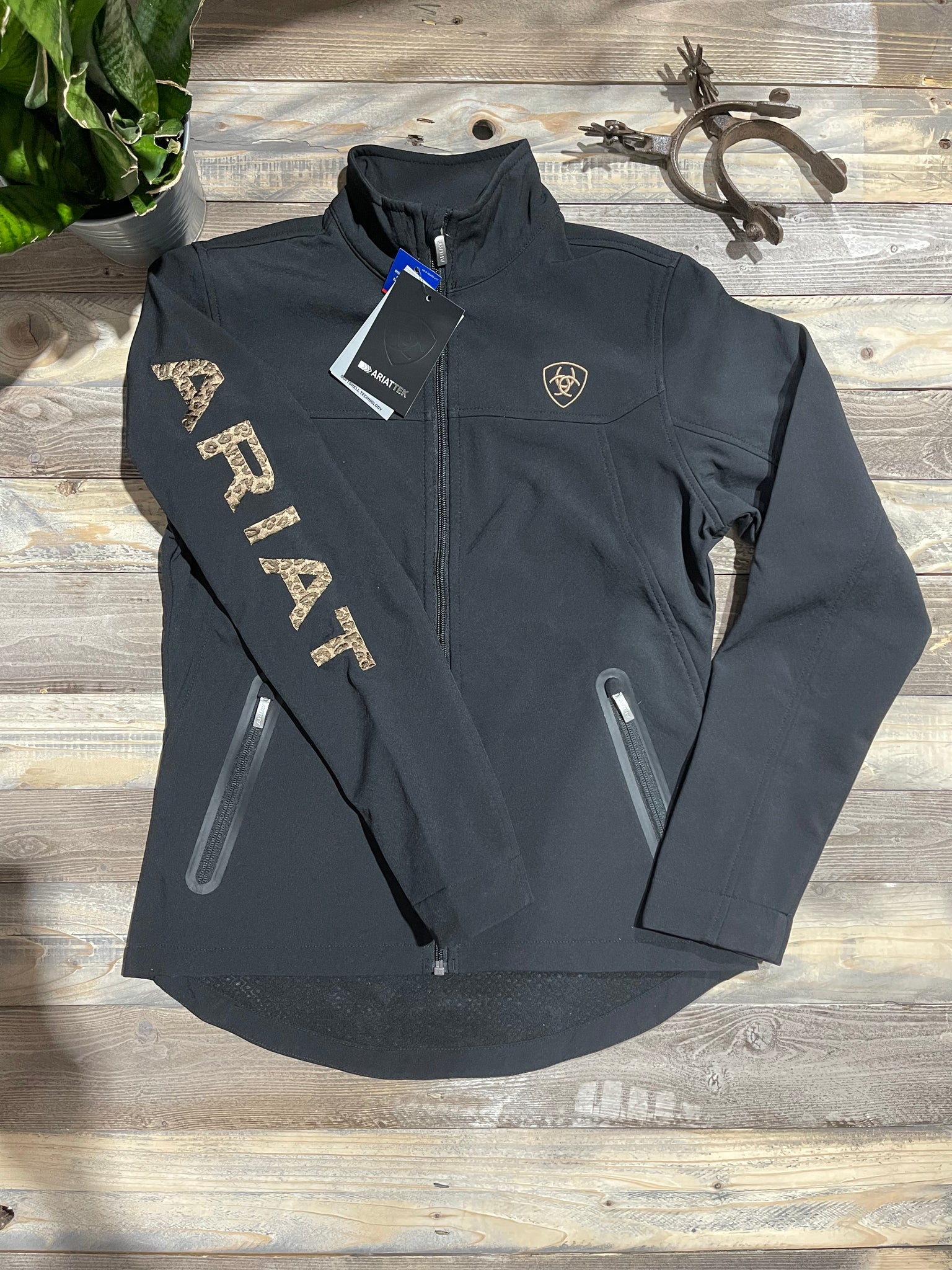 Ariat Women's New Team Softshell Jacket - BLACK/LEOPARD – Dorado Western