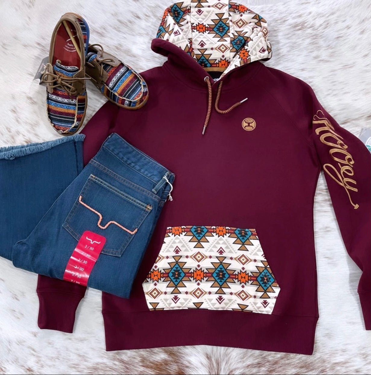HOOEY WOMEN'S MAROON AZTEC PULLOVER1